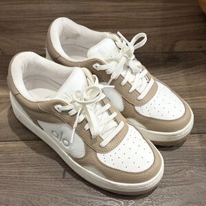 Alo Yoga Beige & White Low-Top Sneakers